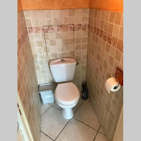 F2 Avec Une Chambre, Garage, Piscine, Tennis, Clim * Frejus