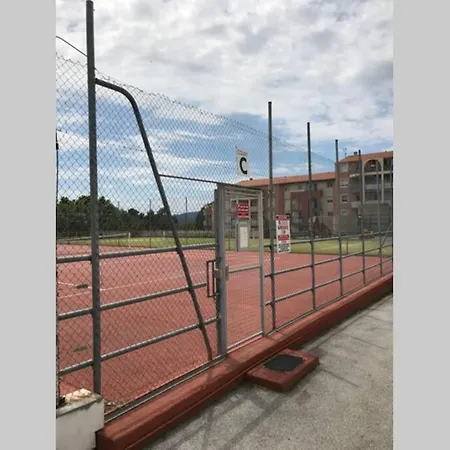 F2 Avec Une Chambre, Garage, Piscine, Tennis, Clim
