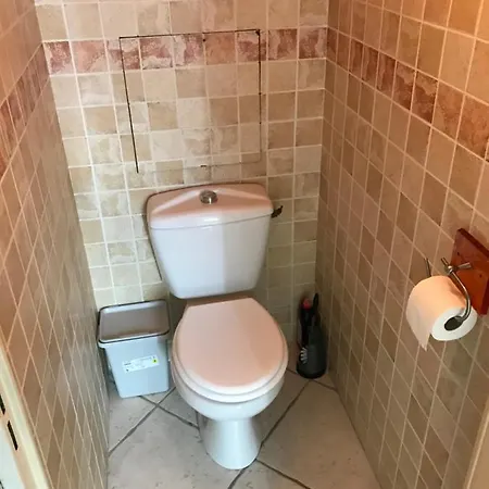 F2 Avec Une Chambre, Garage, Piscine, Tennis, Clim