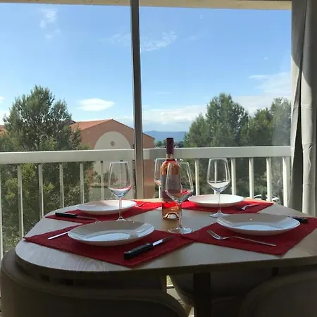 F2 Avec Une Chambre, Garage, Piscine, Tennis, Clim *