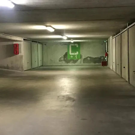 F2 Avec Une Chambre, Garage, Piscine, Tennis, Clim Frejus