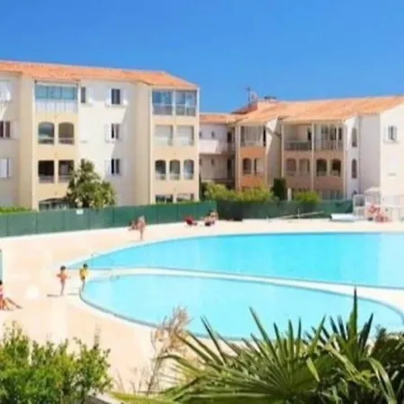 F2 Avec Une Chambre, Garage, Piscine, Tennis, Clim Fréjus
