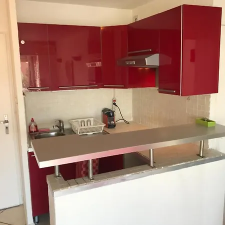 F2 Avec Une Chambre, Garage, Piscine, Tennis, Clim * Fréjus